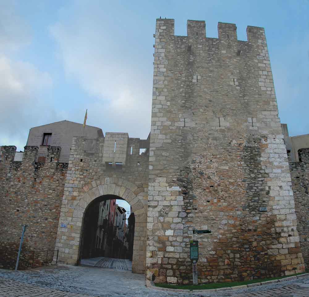 Tarragona - Montblanc 12 - portal de Sant Antoni.jpg